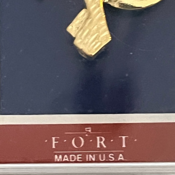 NWOT souvenir keychain in a plastic case.  Pennsylvania and a gold tone cannon. - Picture 6 of 9